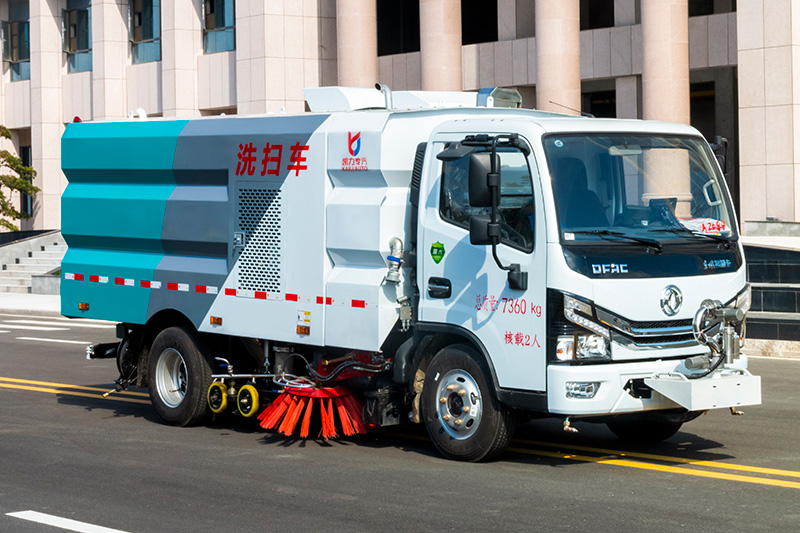 Dongfeng Xiaoduolika Washing and Sweeping Truck 2.5 m³ refuse tank, 3 m³ clean water tank