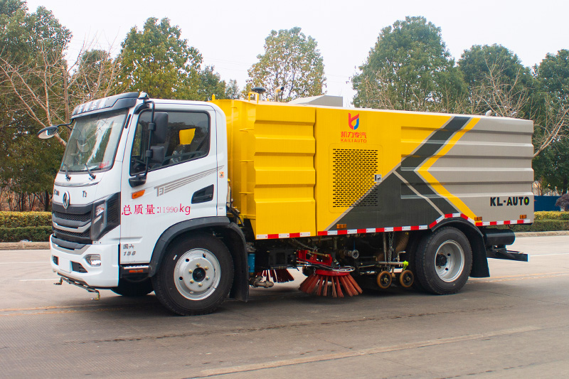 Dongfeng Huashen T3 Washing and Sweeping Truck 5 m³ refuse tank, 4 m³ clean water tank