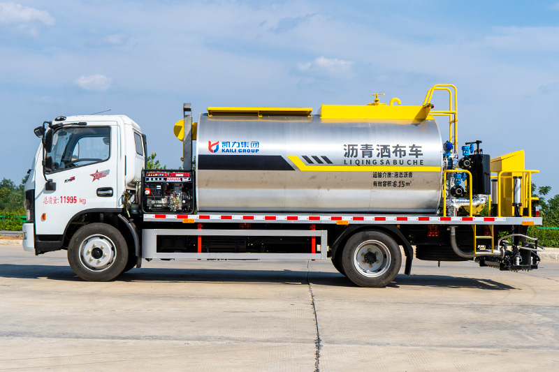 Dongfeng Duolika Asphalt Distributor Truck